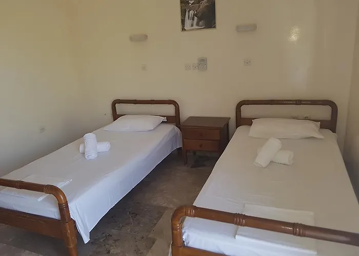 Pansion Marousa Μέθανα